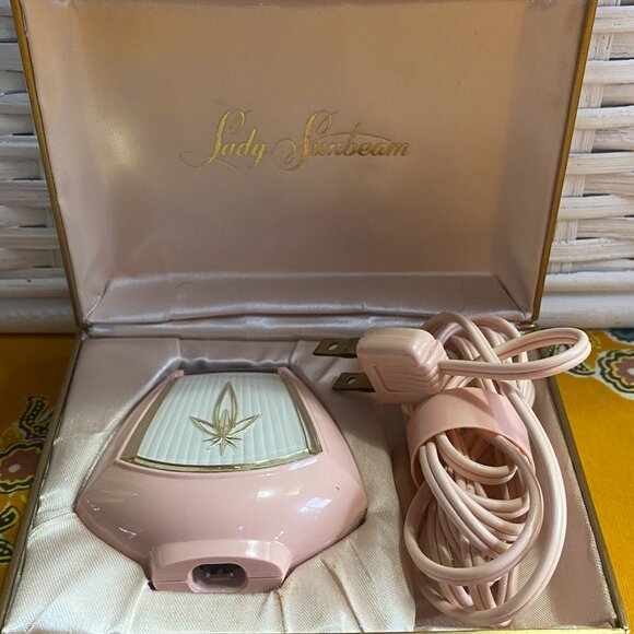 35-(VPC) Vintage 1962 Powder Pink Lady. Sunbeam Electric Razor. - Picture 12 of 12